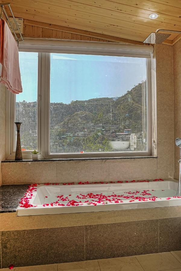 Saffronstays Woodpeckers Villa, Dehradun Rājpur Dış mekan fotoğraf